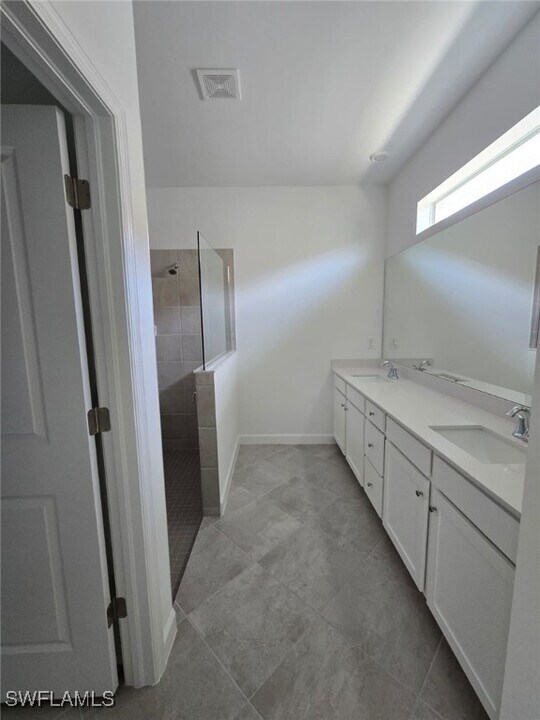 20585 Copperhead Dr in Lehigh Acres, FL - Foto de edificio