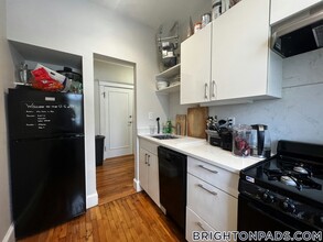 2 Ayr Rd in Boston, MA - Building Photo - Building Photo