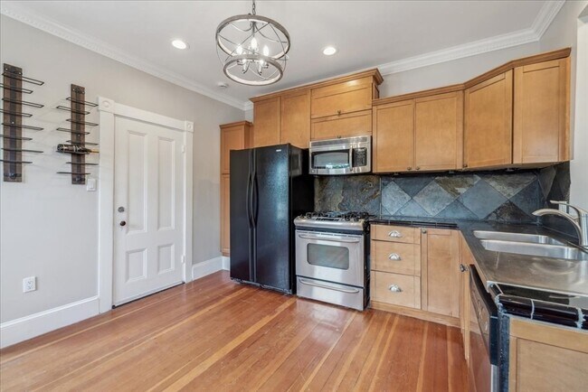 46 Beacon St in Somerville, MA - Building Photo - Building Photo