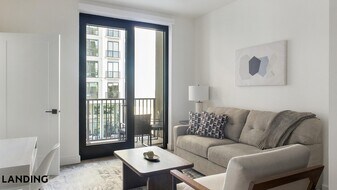 1007 S Mint St, Unit 833 in Charlotte, NC - Building Photo