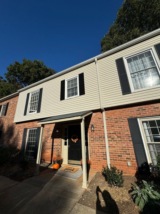 5925 Quail Hollow Rd in Charlotte, NC - Building Photo