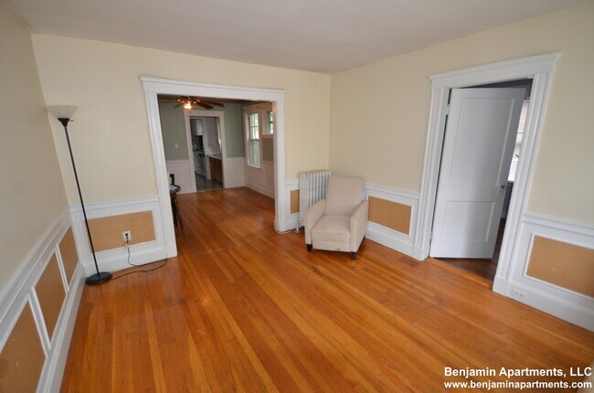 81 Beechcroft St, Unit 1 in Boston, MA - Building Photo - Building Photo