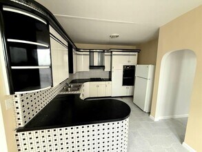 85 Louisa St in Brooklyn, NY - Building Photo - Building Photo