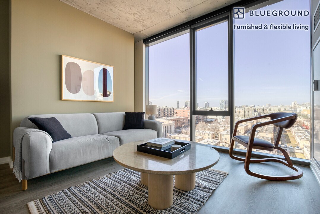460 W Chicago Ave, Unit FL9-ID1041 in Chicago, IL - Building Photo