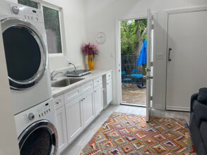 532 S Irving Blvd in Los Angeles, CA - Building Photo - Building Photo