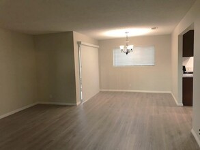 301 E Palm Ave, Unit A in Monrovia, CA - Building Photo - Building Photo