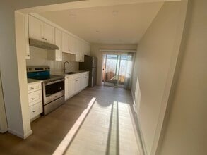 210 Murlagan Ave, Unit D in Mountain View, CA - Foto de edificio - Building Photo