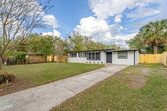 2111 Bourget Dr in Orange Park, FL - Building Photo - Building Photo