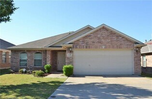 10416 Devin Ln in Hurst, TX - Building Photo