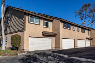 Smoketree Anaheim in Anaheim, CA - Building Photo - Building Photo