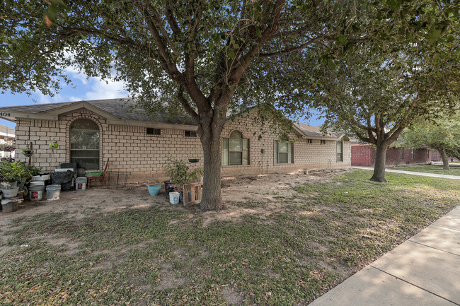 1404 Prosperity Dr in Edinburg, TX - Building Photo - Building Photo