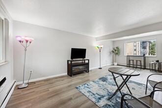 875 S Quebec St, Unit 9 in Denver, CO - Building Photo - Building Photo