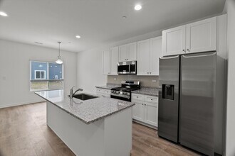 1034 Gillespie Ln in Yorkville, IL - Building Photo - Building Photo