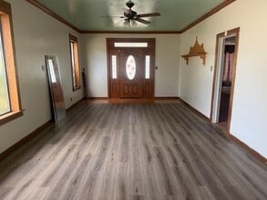 600 S Pecan Ave in Luling, TX - Building Photo - Building Photo