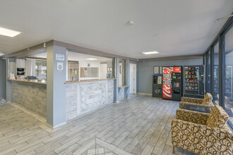 Park Terrace Apartments in Las Vegas, NV - Building Photo - Interior Photo