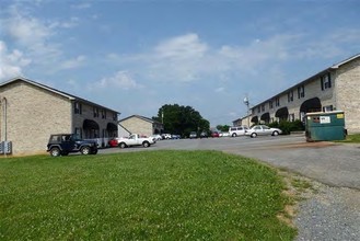 The Village at Tweetsie Trail in Johnson City, TN - Building Photo - Building Photo