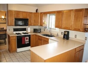 5813 Rothbury Ct in Ypsilanti, MI - Building Photo - Building Photo