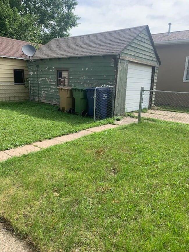 324 8th St SE in Watertown, SD - Building Photo - Building Photo