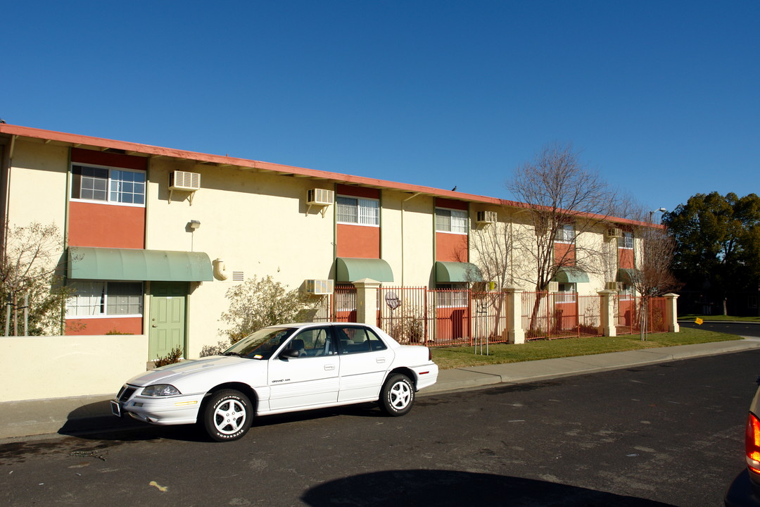 Hillside Senior in Vacaville, CA - Building Photo