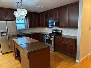 260 Custer Ave in Jersey City, NJ - Foto de edificio - Building Photo