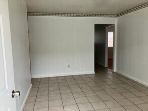 926 W 13th St in Merced, CA - Building Photo - Building Photo