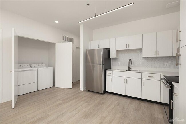 18 N Ware Rd in McAllen, TX - Building Photo - Building Photo