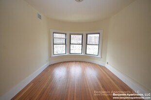 1493 Beacon St, Unit 32 in Brookline, MA - Building Photo