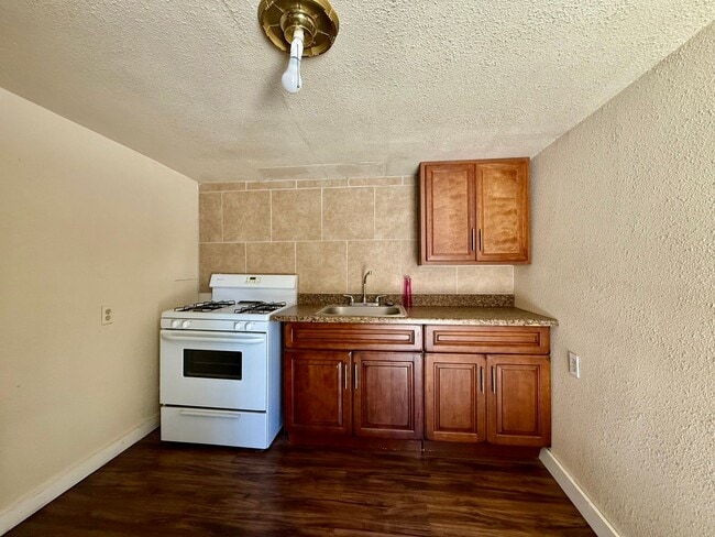218 Lowell St in San Antonio, TX - Building Photo - Building Photo