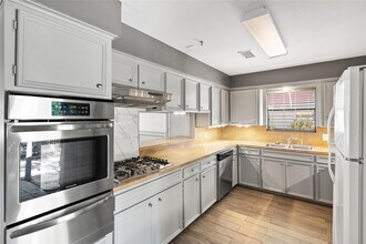 1145 W 21st St in Houston, TX - Foto de edificio - Building Photo