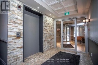 5 Jacksway Crescent in London, ON - Building Photo - Building Photo