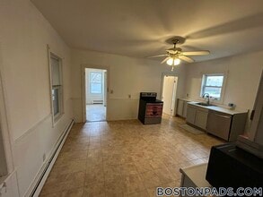 60 Old Common Rd in Auburn, MA - Foto de edificio - Building Photo