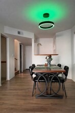 18435 Keswick St, Unit 4 in Reseda, CA - Building Photo - Building Photo