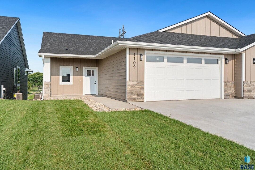1107 S Foss Ave in Sioux Falls, SD - Building Photo