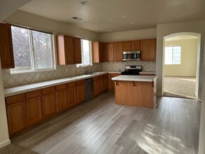 1270 Shadow Ln in Fernley, NV - Building Photo - Building Photo