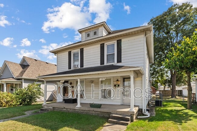 property at 1009 E Raymond St