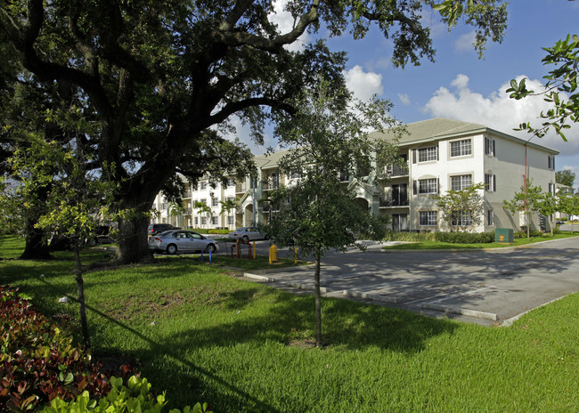 Valencia Pointe in Miami, FL - Building Photo - Building Photo