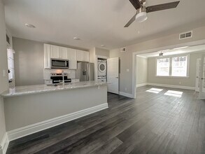 7505 Pershing Ave, Unit 2E in University City, MO - Foto de edificio - Building Photo