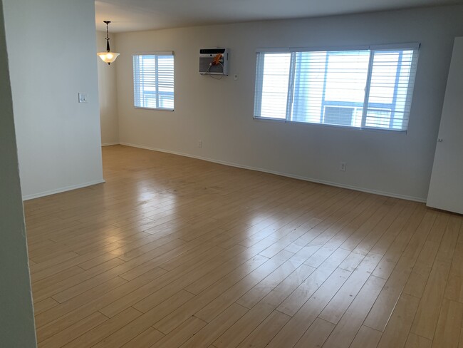 11224 Huston St, Unit 5
