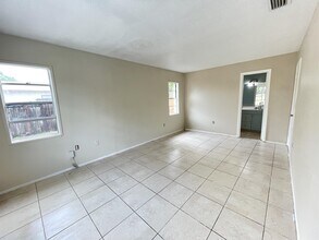 4235 S Beneva Rd in Sarasota, FL - Building Photo - Building Photo