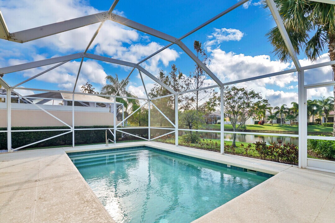 8128 Montserrat Pl in Wellington, FL - Building Photo