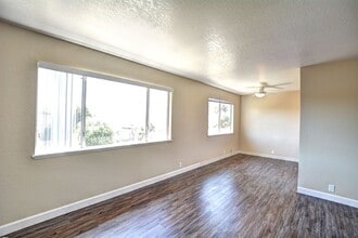 18854-18858 Eisenhower St in Salinas, CA - Building Photo - Building Photo