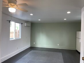 8025 White Oak Ave in Reseda, CA - Building Photo - Building Photo