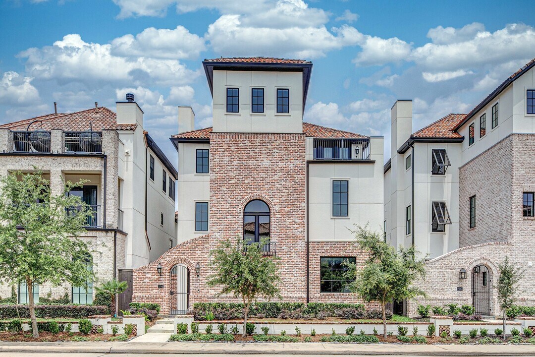 7546 Awty School Ln in Houston, TX - Building Photo