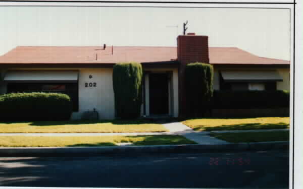 202 S Ridgeway St in Anaheim, CA - Foto de edificio - Building Photo
