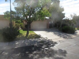 6904 La Costa Dr NE in Albuquerque, NM - Building Photo