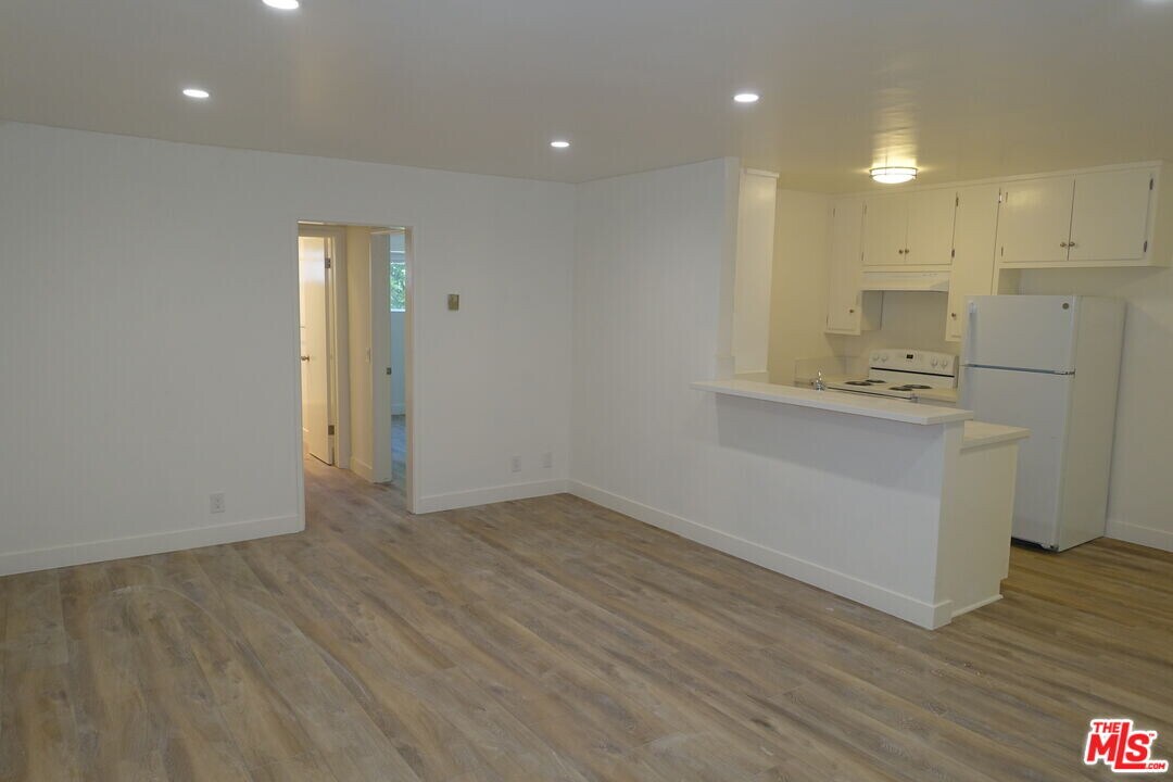 1301 N Mansfield Ave in Los Angeles, CA - Building Photo