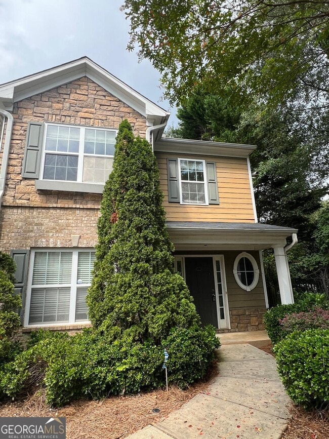 property at 585 McWilliams Rd SE