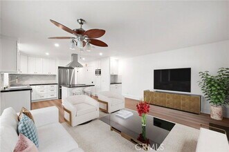 377 Roycroft Ave in Long Beach, CA - Building Photo - Building Photo