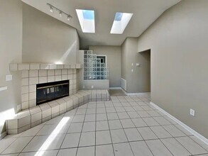 285 Millstone Dr in Palm Harbor, FL - Foto de edificio - Building Photo