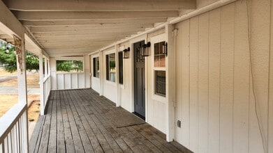 18400 Pellisier Rd in Tehachapi, CA - Building Photo - Building Photo